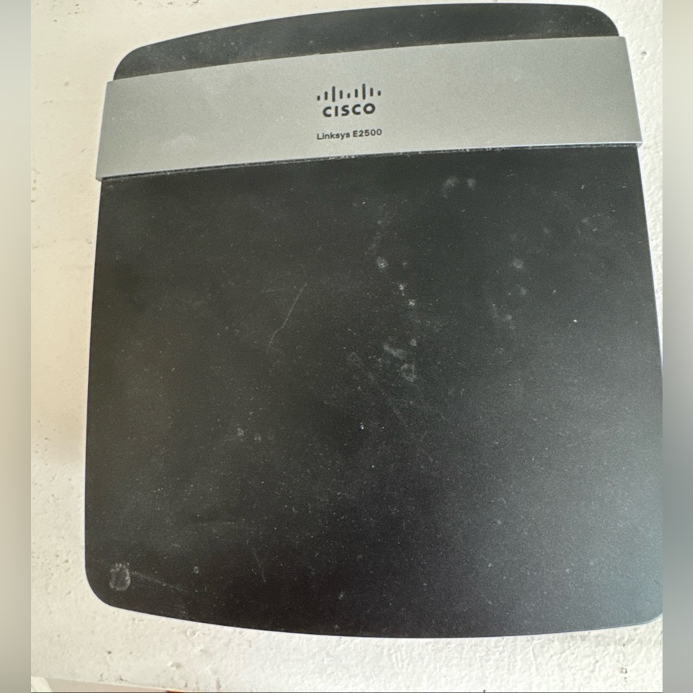 Cisco Linksys E2500 Gray and Black Router